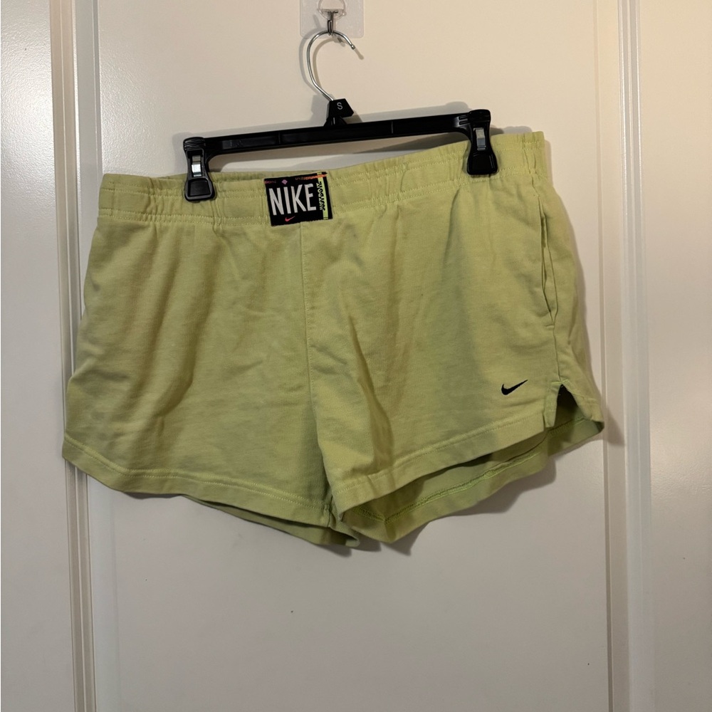 Nike Green Athletic Shorts Relaxed Fit